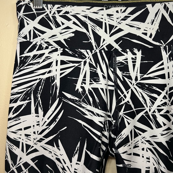 SOLD NWOT Calvin Klein Performance Capri Palm Leaf Pattern Leggings Size Small - Picture 4 of 6
